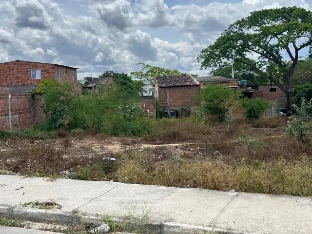 Imagem: O terreno possui Imóvel novo e está localizado em
