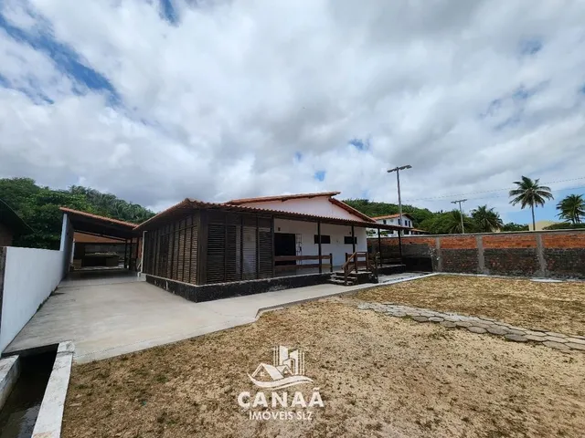 Imagem: A casa possui 3 Dormitórios, 1 Suíte, 3 Banheiros, 6 Vagas