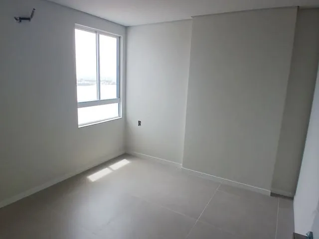 Imagem 2: Vende-se Excelente Apto em Ponta D'Areia - 3 quartos - Nascente - Ventilado