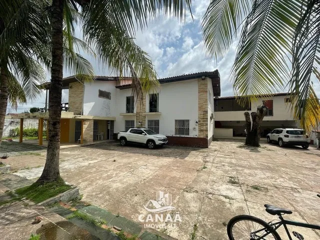 Imagem: A casa possui 4 Dormitórios, 3 Suítes, 5 Banheiros, 10 Vagas