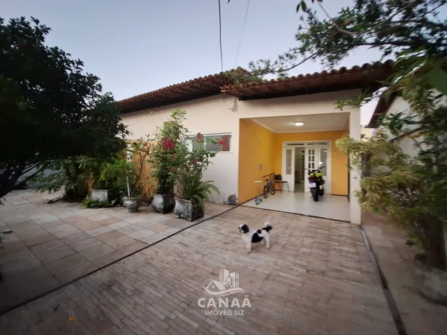 Imagem: A casa em condomínio possui 3 Dormitórios, 3 Suítes, 4