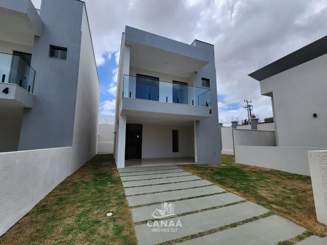Imagem: A casa em condomínio possui 3 Dormitórios, 3 Suítes, 4 Banheiros