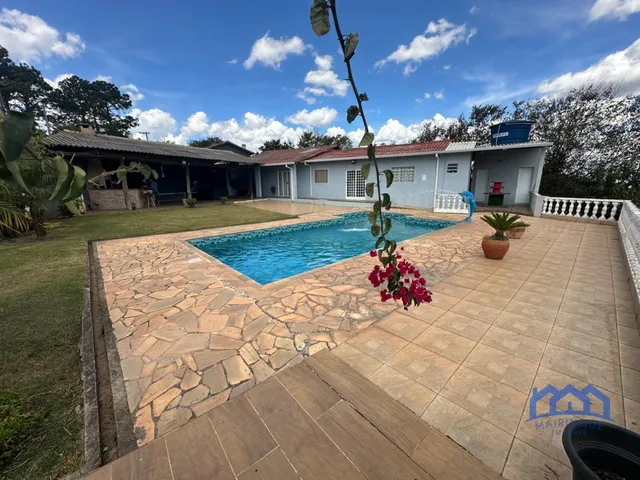 Imagem: Chácara com 4 Quartos e 2 Banheiros À