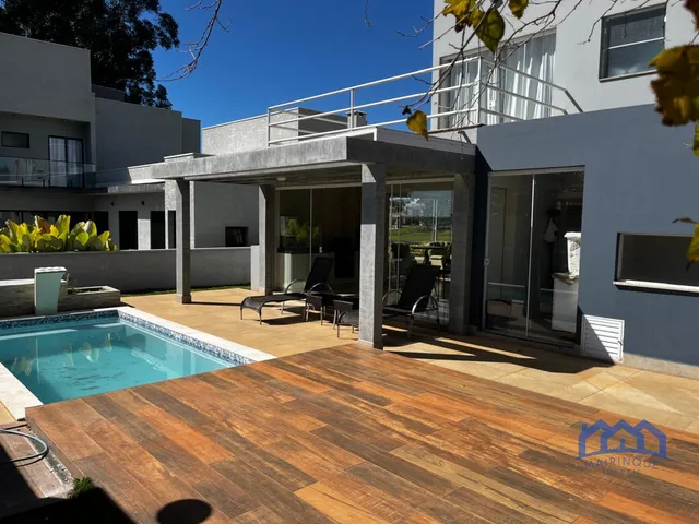 Imagem: Casa com 3 Quartos e 4 Banheiros À Venda
