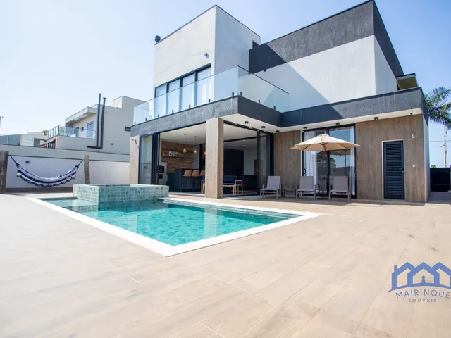 Imagem: Casa com 4 Quartos e 6 Banheiros À Venda