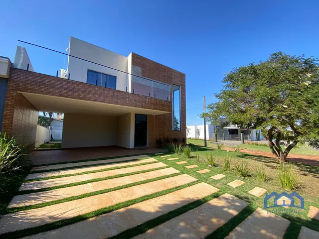 Imagem: Casa com 4 Quartos e 5 Banheiros À Venda