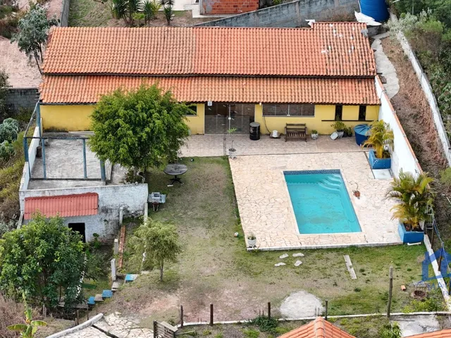 Imagem: Chácara com 4 Quartos e 4 Banheiros À