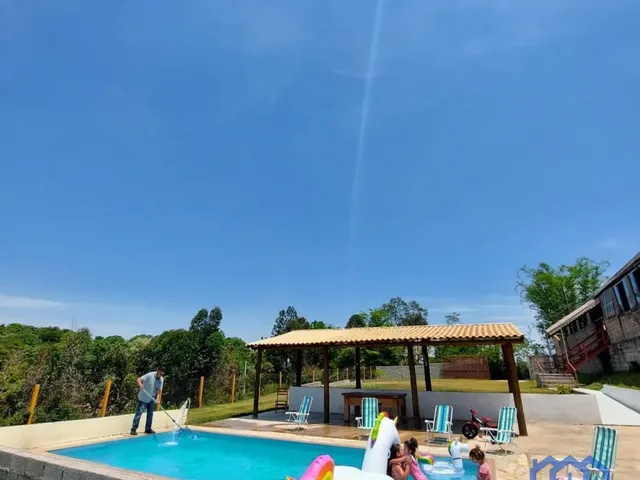 Imagem: Chácara com 3 Quartos e 2 Banheiros À