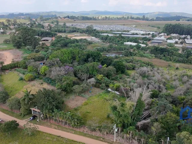 Imagem: Sítio com 4 Quartos e 2 Banheiros À Venda