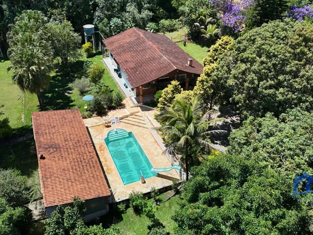 Imagem: Chácara com 7 Quartos e 6 Banheiros À