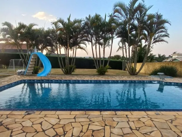 Imagem: Chácara com 5 Quartos e 3 Banheiros À