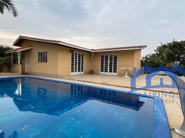 Imagem: Chácara com 6 Quartos e 4 Banheiros À