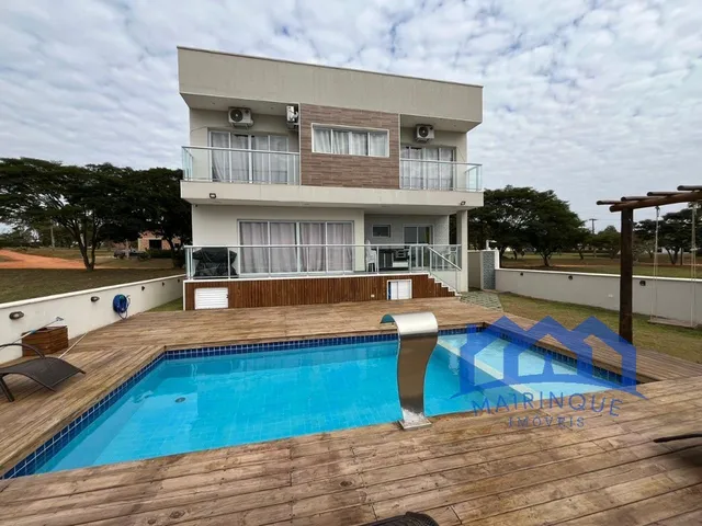 Imagem: Casa com 4 Quartos e 2 Banheiros À Venda