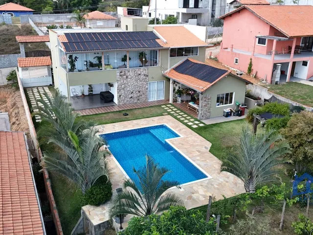 Imagem: Chácara com 4 Quartos e 3 Banheiros À