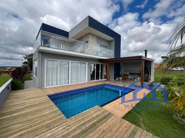 Imagem: Casa com 6 Quartos e 5 Banheiros À Venda