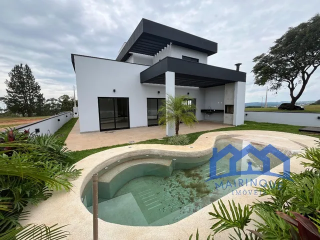 Imagem: Casa com 4 Quartos e 5 Banheiros À Venda