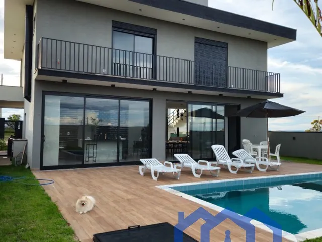 Imagem: Casa com 3 Quartos e 4 banheiros à Venda