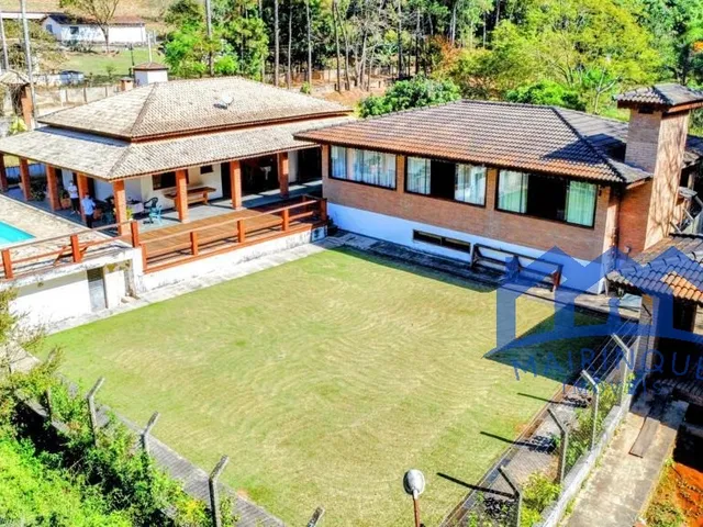 Imagem: Chácara com 3 Quartos e 2 Banheiros À