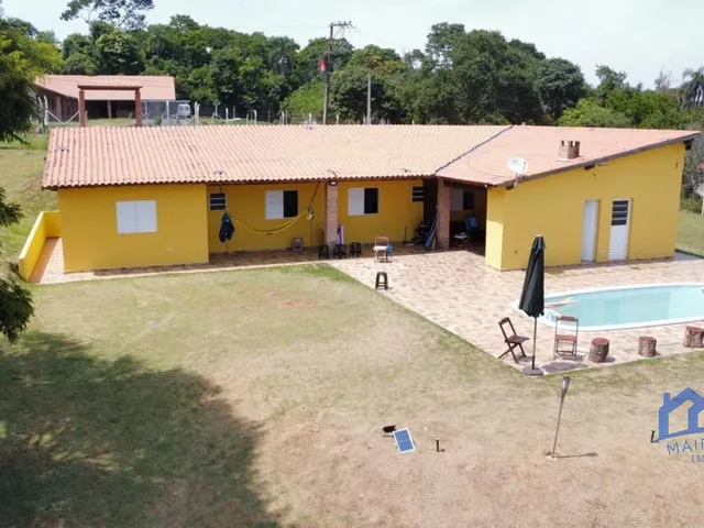 Imagem: Chácara com 4 Quartos e 4 Banheiros À