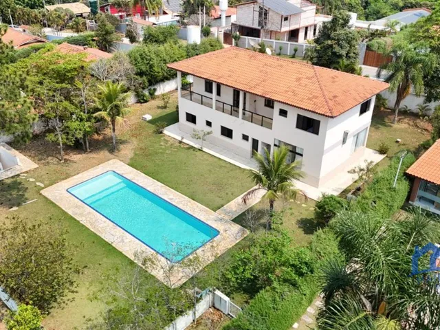 Imagem: Chácara com 5 Quartos e 4 Banheiros À