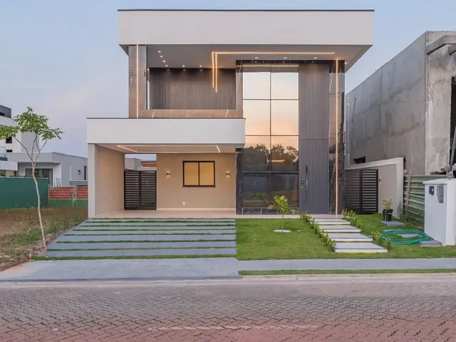 Imagem: A casa possui 3 Dormitórios, 3 Suítes, 3 Banheiros, 4 Vagas