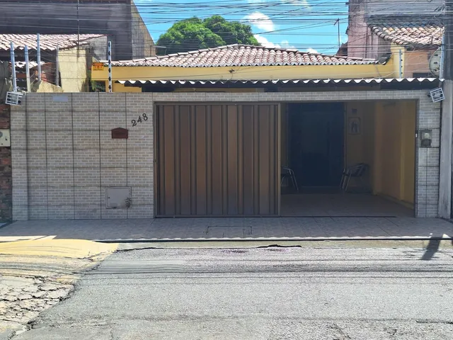 Imagem: A casa possui 3 Dormitórios, 2 Suítes, 3 Banheiros, 2
