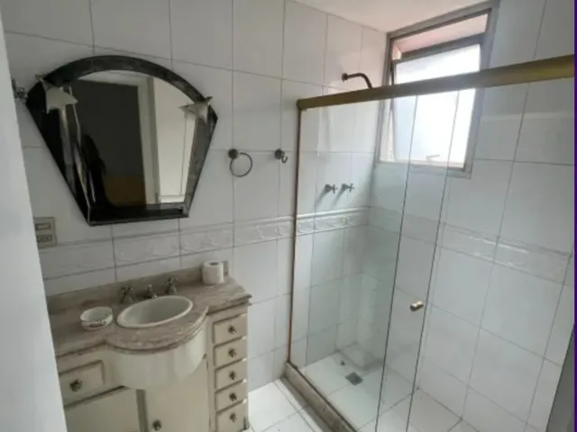 Imagem 11: A 150m do mar de Copacabana Vendo Apartamento 105m2, com 2 vagas, semi mobiliado