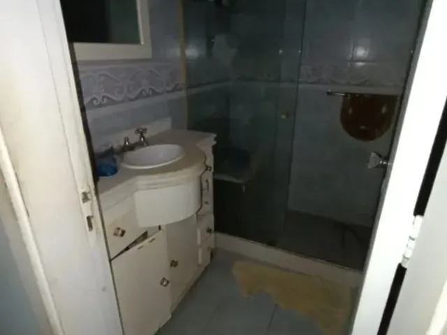 Imagem 9: A 150m do mar de Copacabana Vendo Apartamento 105m2, com 2 vagas, semi mobiliado