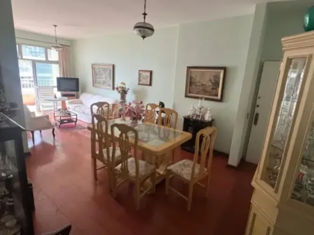 Imagem 10: A 150m do mar de Copacabana Vendo Apartamento 105m2, com 2 vagas, semi mobiliado