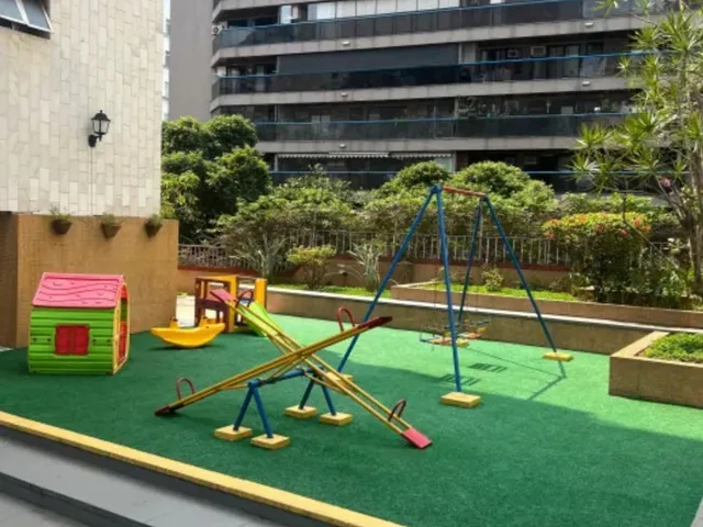 Imagem 7: A 150m do mar de Copacabana Vendo Apartamento 105m2, com 2 vagas, semi mobiliado