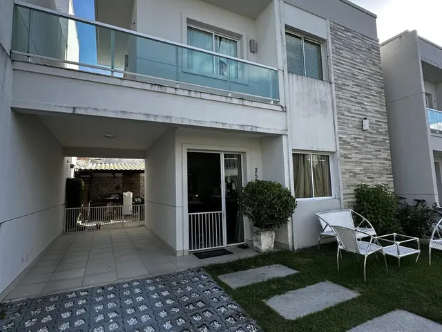 Imagem: A casa em condomínio possui 3 Dormitórios, 3 Suítes, 4 Banheiros