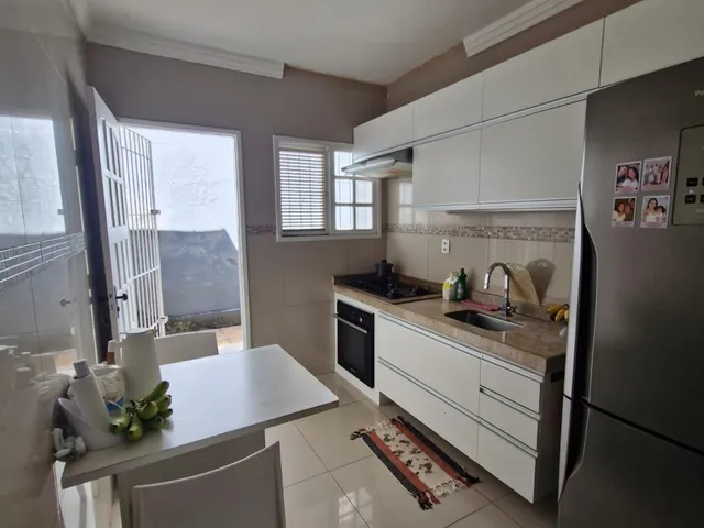 Imagem 3: CASA PLANA COM 3 QUARTOS E 1 SUÍTE, PORCELANATO, ÁREA DE 102M², TERRENO DE 260M²