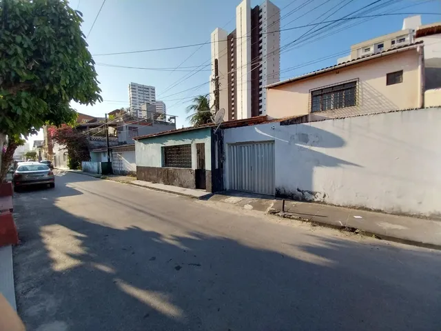 Imagem: A casa possui 3 Dormitórios, 1 Suíte, 2 Banheiros, 2 Vagas
