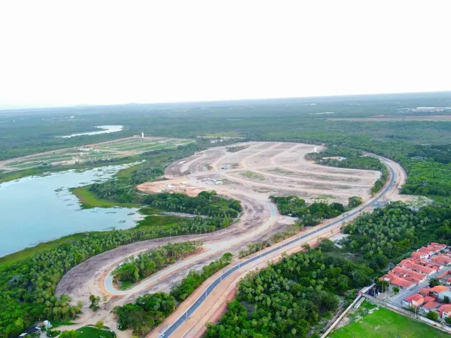 Imagem: O terreno possui 450m² de Área, Imóvel novo e está localizado
