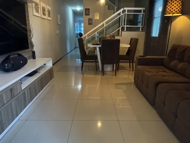 Imagem: Duplex de esquina a venda com piscina
