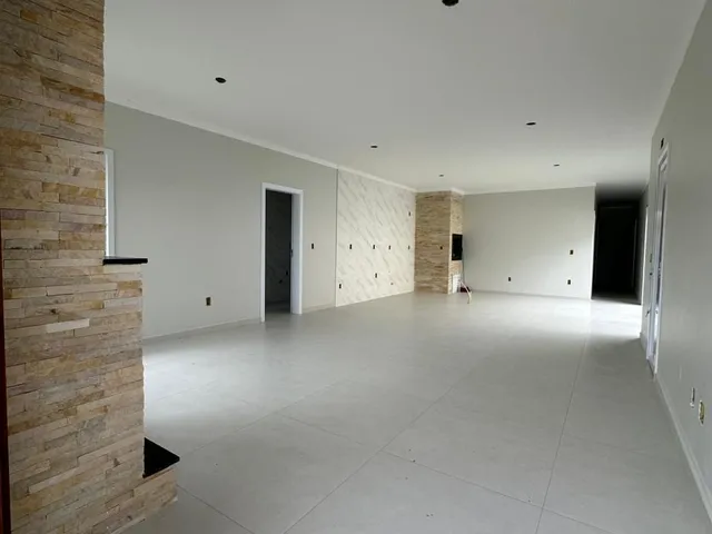 Imagem: Ampla Casa Nova com Pátio em Linha santa