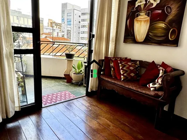 Imagem 14: No centro: 3 quartos, suíte, sacada e cozinha separada!