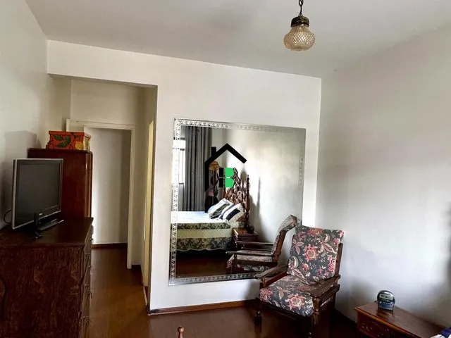 Imagem 12: No centro: 3 quartos, suíte, sacada e cozinha separada!