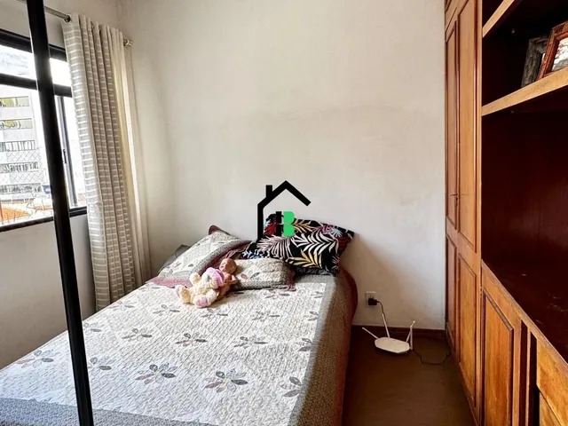 Imagem 11: No centro: 3 quartos, suíte, sacada e cozinha separada!