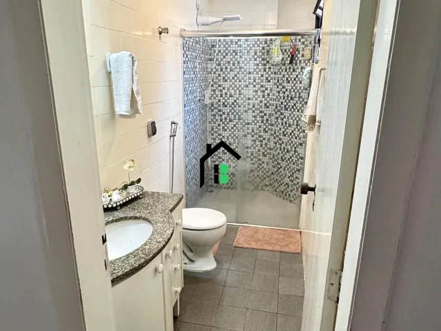 Imagem 5: No centro: 3 quartos, suíte, sacada e cozinha separada!