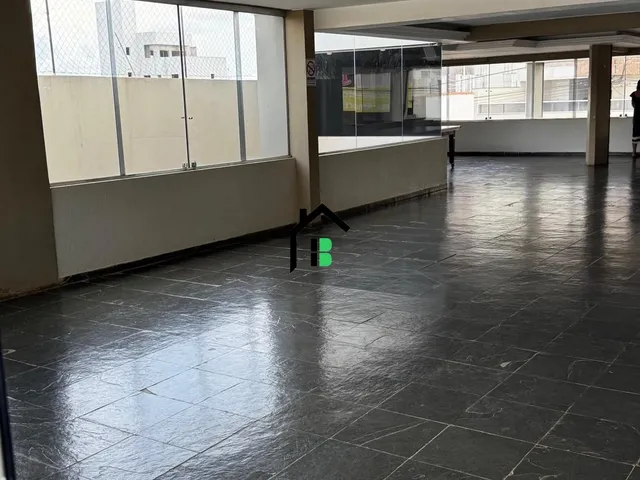 Imagem 13: No centro: 3 quartos, suíte, sacada e cozinha separada!