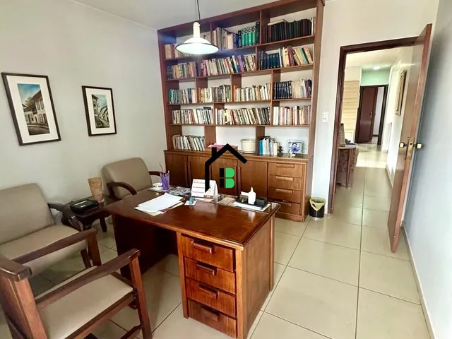 Imagem 14: Casa no centro, 5 quartos, 4 vagas de garagem!
