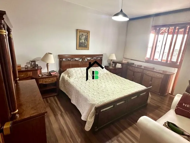 Imagem 4: Casa no centro, 5 quartos, 4 vagas de garagem!