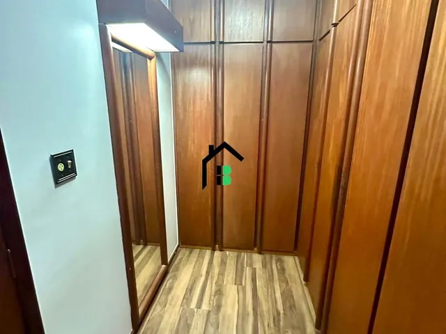 Imagem 8: Casa no centro, 5 quartos, 4 vagas de garagem!