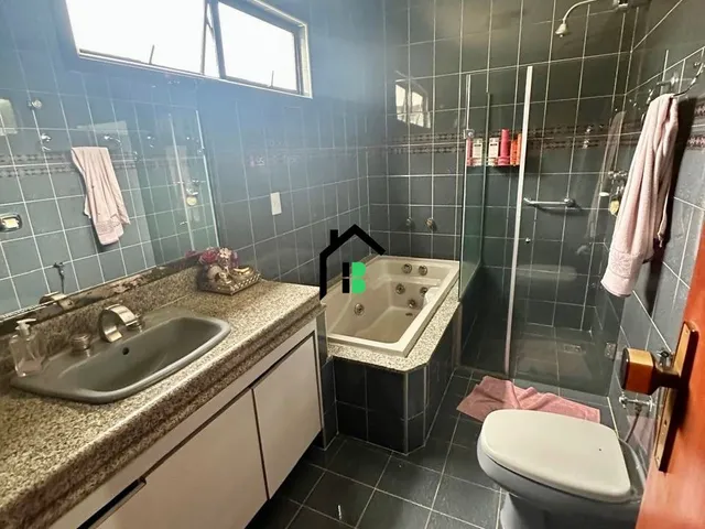 Imagem 12: Casa no centro, 5 quartos, 4 vagas de garagem!