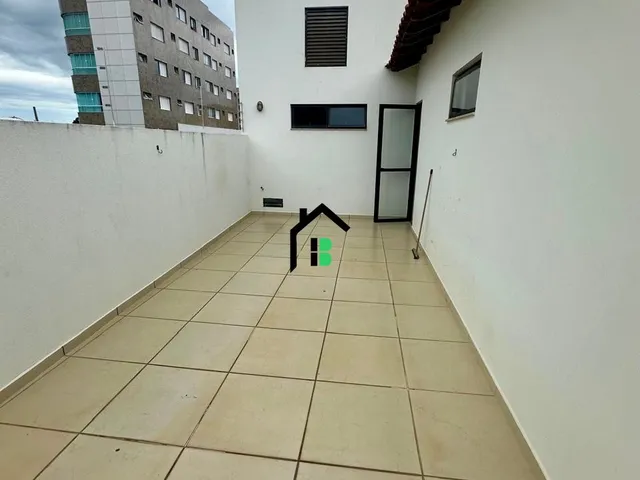 Imagem 3: Casa no centro, 5 quartos, 4 vagas de garagem!