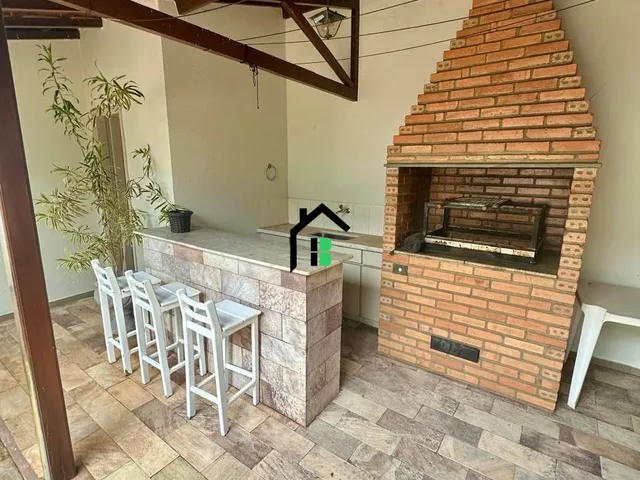 Imagem 6: Casa no centro, 5 quartos, 4 vagas de garagem!
