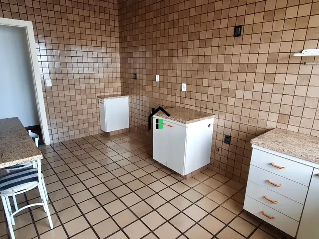 Imagem 2: Apartamento no Centro com suíte, elevador e ótima localização