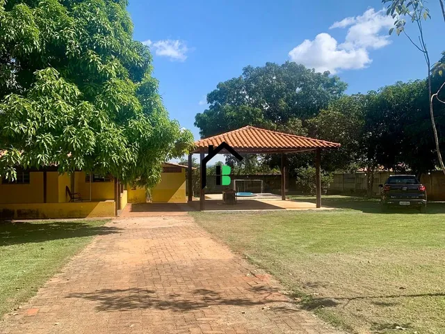 Imagem: A fazenda possui 3 Dormitórios, 2 Banheiros, 5.000m² de