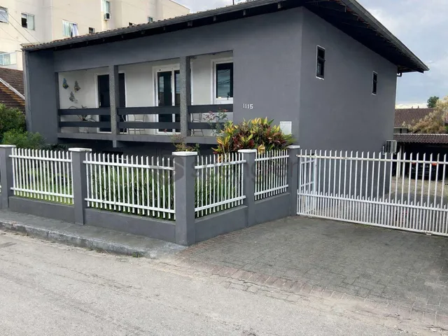 Imagem: Casa ampla no bairro Coloninha, em Gaspar